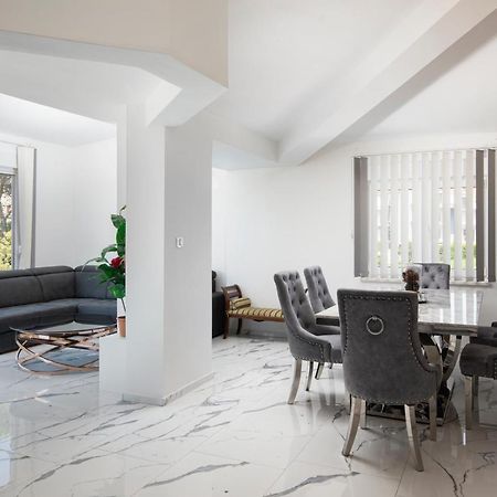 Pjescana Uvala Sea View Apartment Buitenkant foto