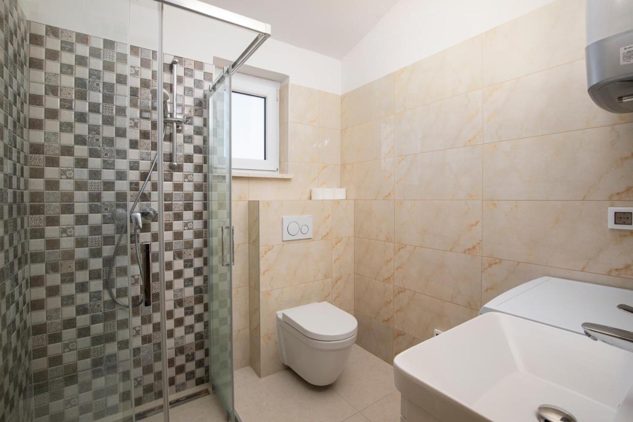 Pjescana Uvala Sea View Apartment Buitenkant foto